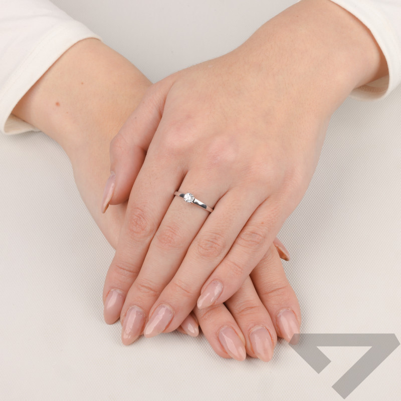 Pierścionek z białego złota z białą cyrkonią próba 585