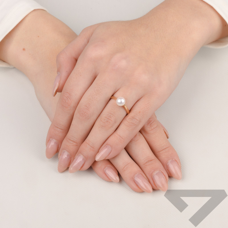 Pierścionek złoty z białą perłą próba 585