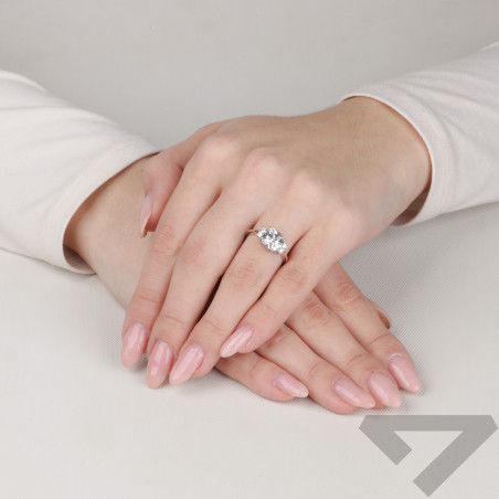 Pierścionek srebrny z białymi cyrkoniami i złotą blaszką