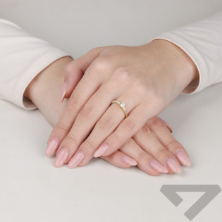 Pierścionek złoty z białymi cyrkoniami próba 585