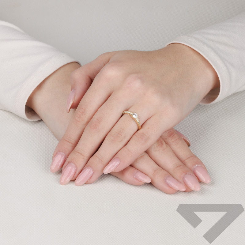 Pierścionek złoty z białymi cyrkoniami próba 585