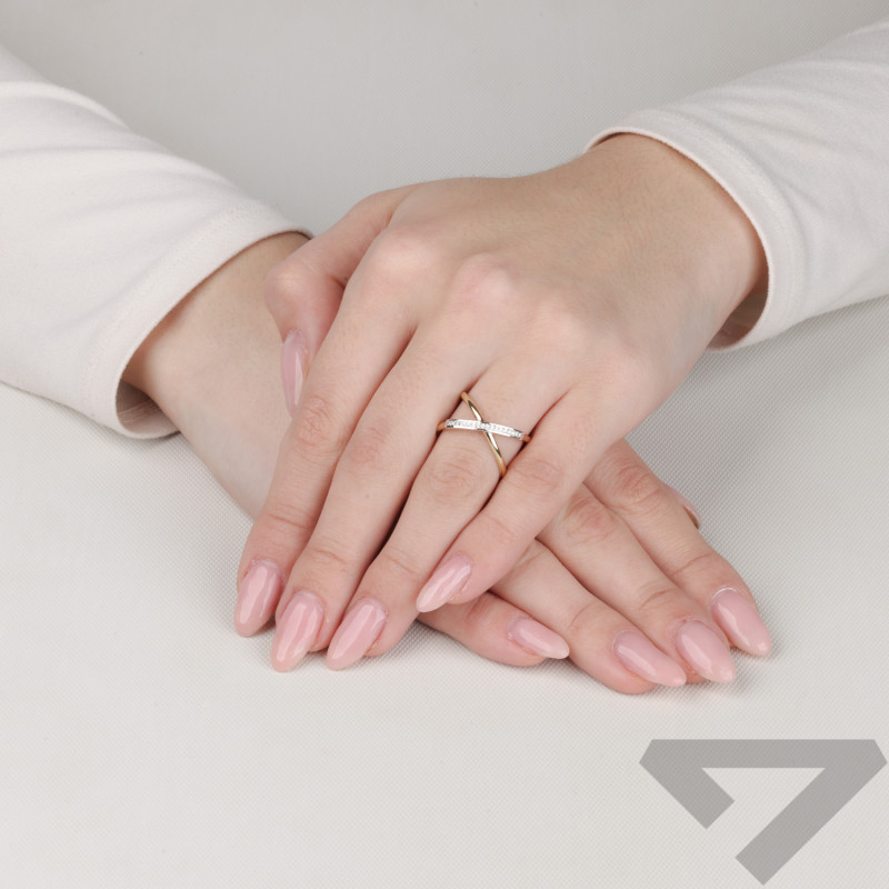 Pierścionek złoty X z białymi cyrkoniami próba 585