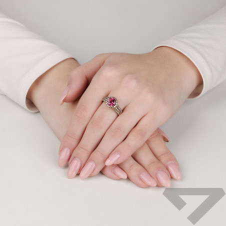 Pierścionek zaręczynowy z rodolitem i diamentami szampańskimi próba 585