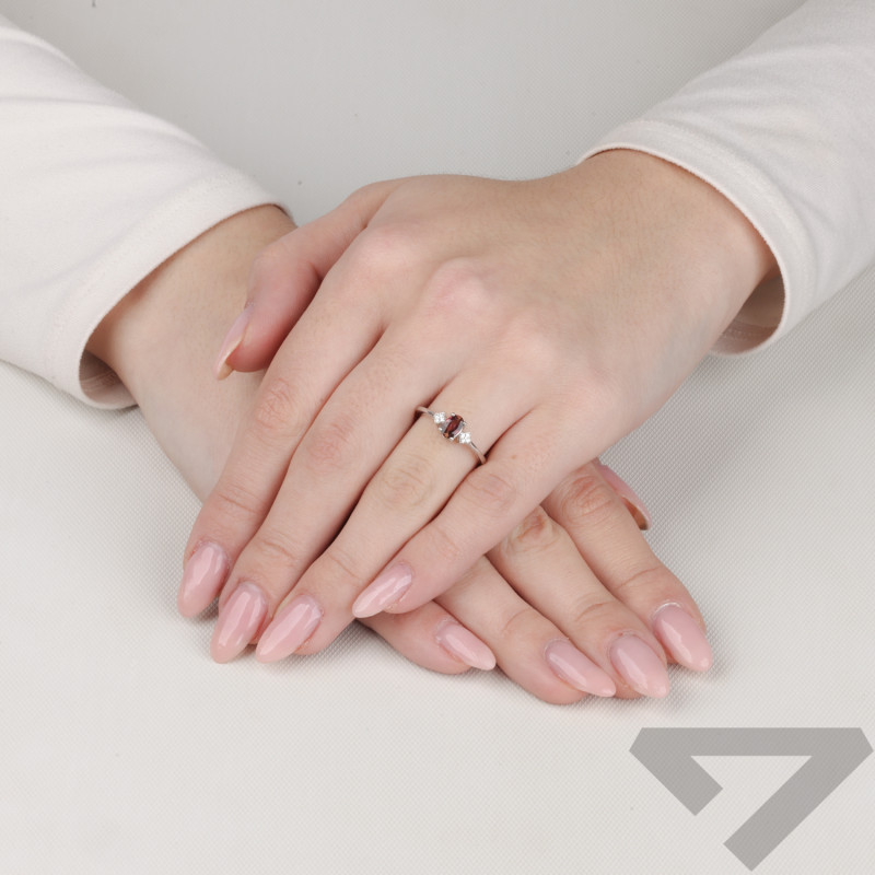 Pierścionek srebrny z turmalinem i cyrkoniami