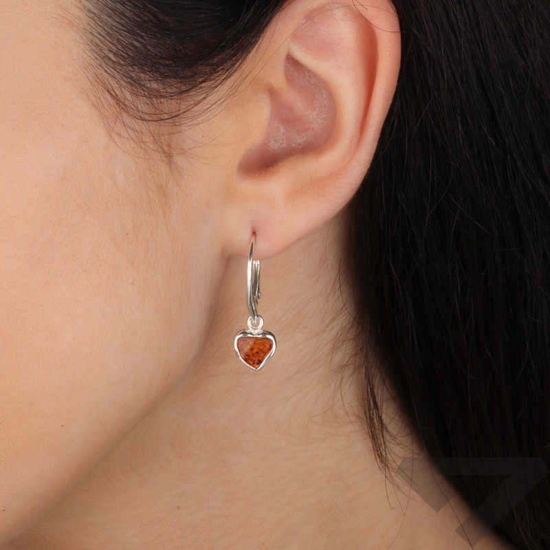 Kolczyki srebrne serce z bursztynem koniakowym