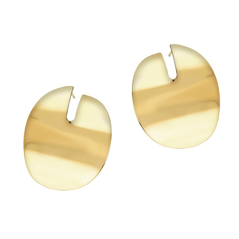 Kolczyki pozłacane falowana gładka blaszka zaprezentowane przez Miss Curaçao Quishantely Leito