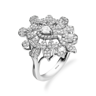 Pierścionek srebrny deltoid z białymi cyrkoniami