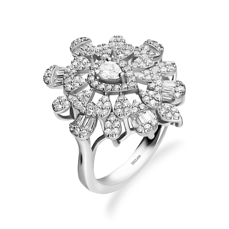 Pierścionek srebrny deltoid z białymi cyrkoniami