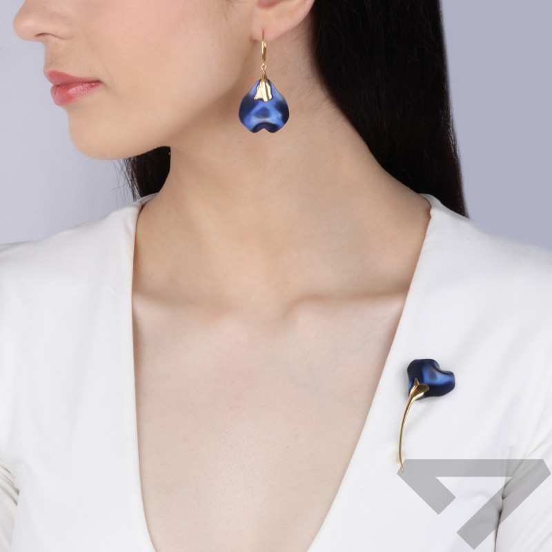 Broszka pozłacana kalia z tytanem