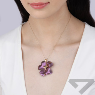 Zawieszka pozłacana kwiat z różowym tytanem
