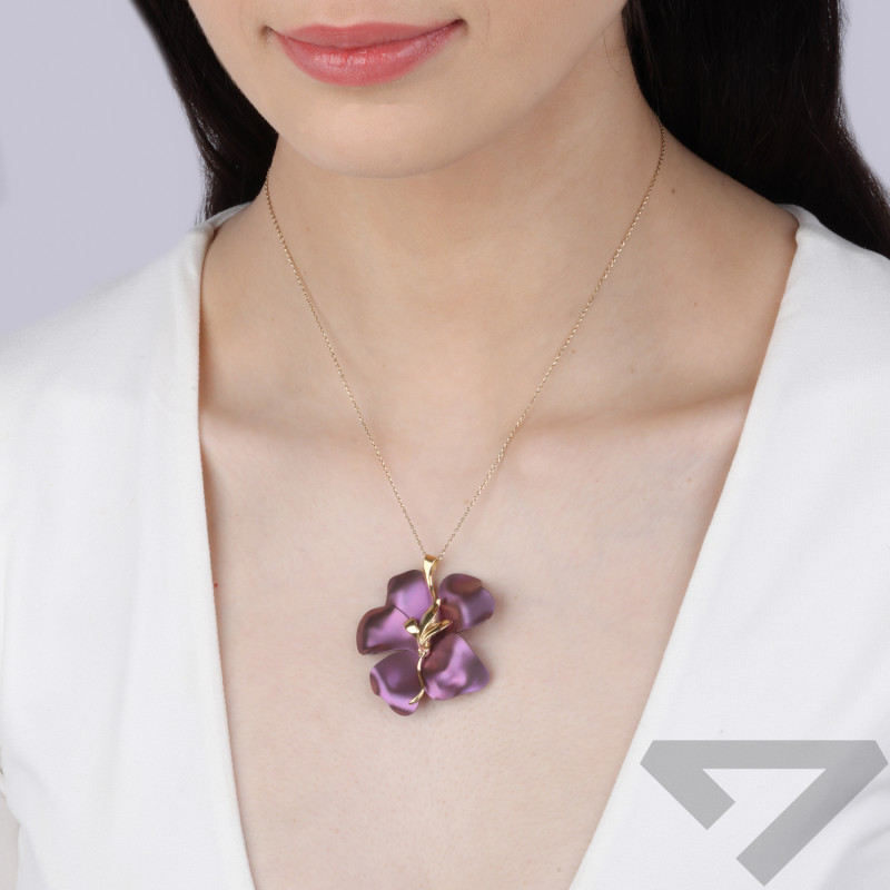Zawieszka pozłacana kwiat z różowym tytanem