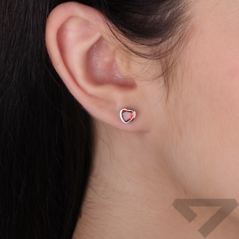 Kolczyki srebrne serce z czerwoną cyrkonią