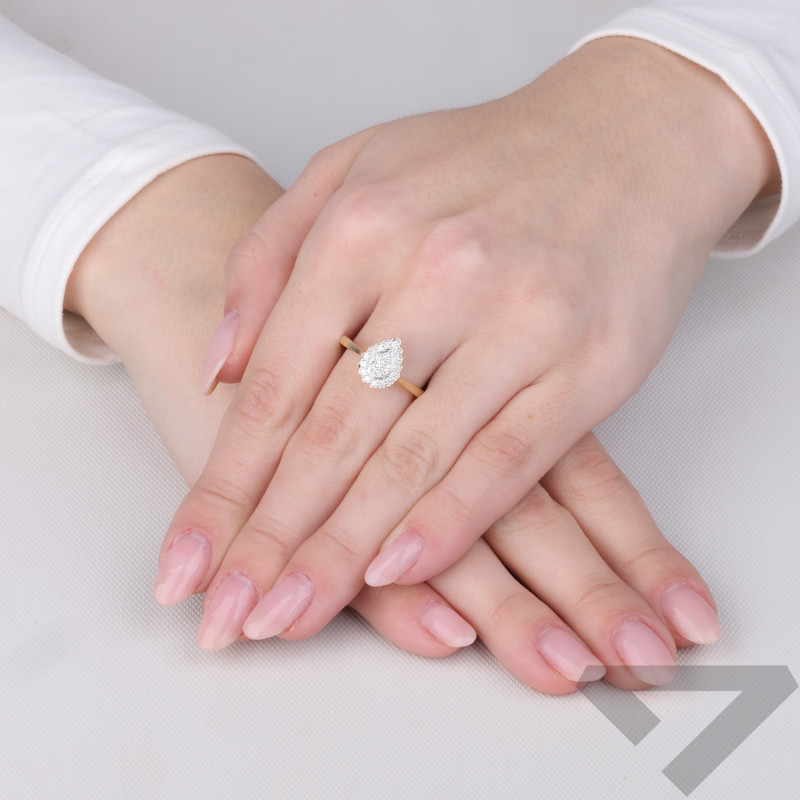 Pierścionek zaręczynowy kropla z diamentami