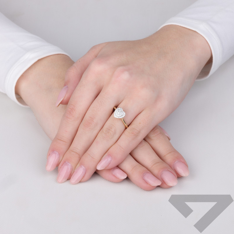 Pierścionek zaręczynowy serce z diamentami