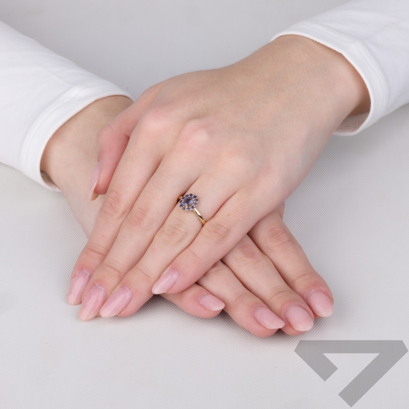 Pierścionek złoty z iolitem