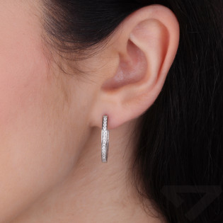 Kolczyki srebrne kreska z białymi cyrkoniami