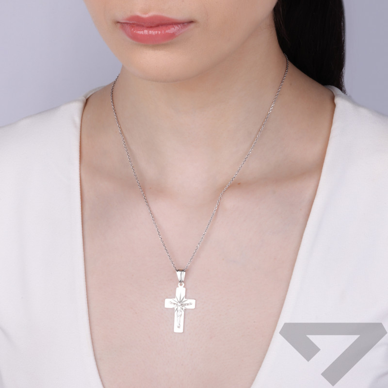 Krzyżyk srebrny rodowany z wizerunkiem Pana Jezusa