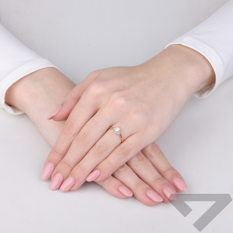 Pierścionek zaręczynowy ROYAL z diamentem 0,08 ct próba 585