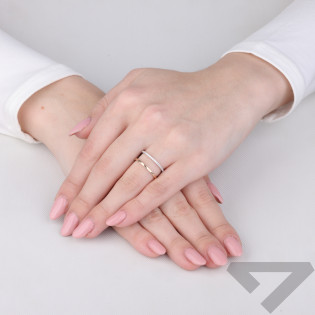 Pierścionek srebrny z białymi cyrkoniami i złotą blaszką