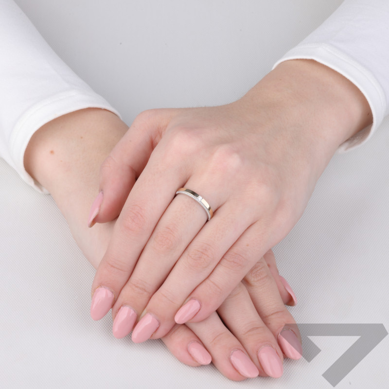 Pierścionek srebrny ze złotą blaszką i cyrkonią