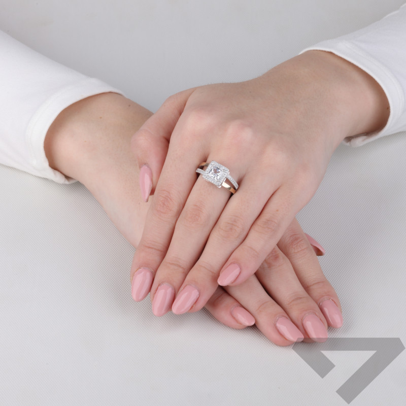 Pierścionek srebrny kwadratowa markiza z cyrkoniami