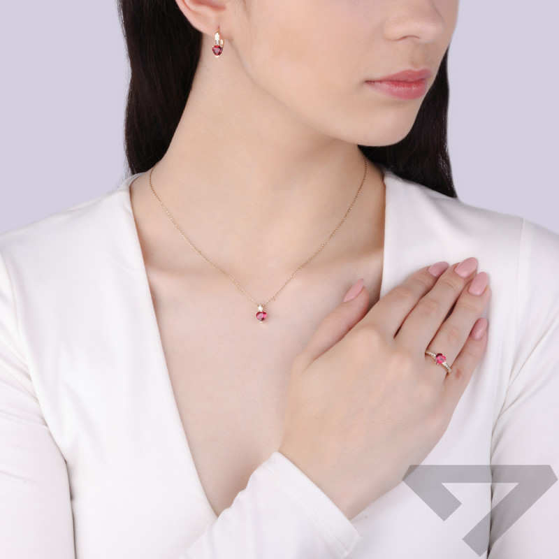 Pierścionek złoty z sercem z czerwoną cyrkonią