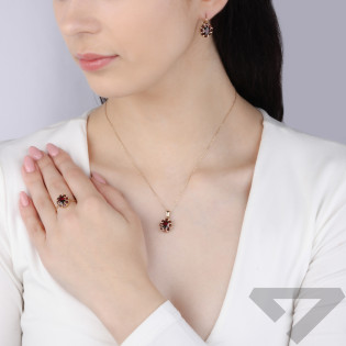 Pierścionek złoty z naturalnymi granatami