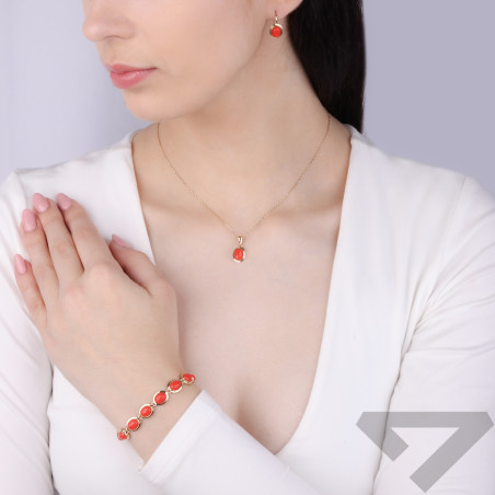 Zawieszka złota z koralem jubilerskim