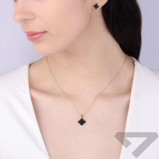 Zawieszka złota koniczyna z czarną masą perłową