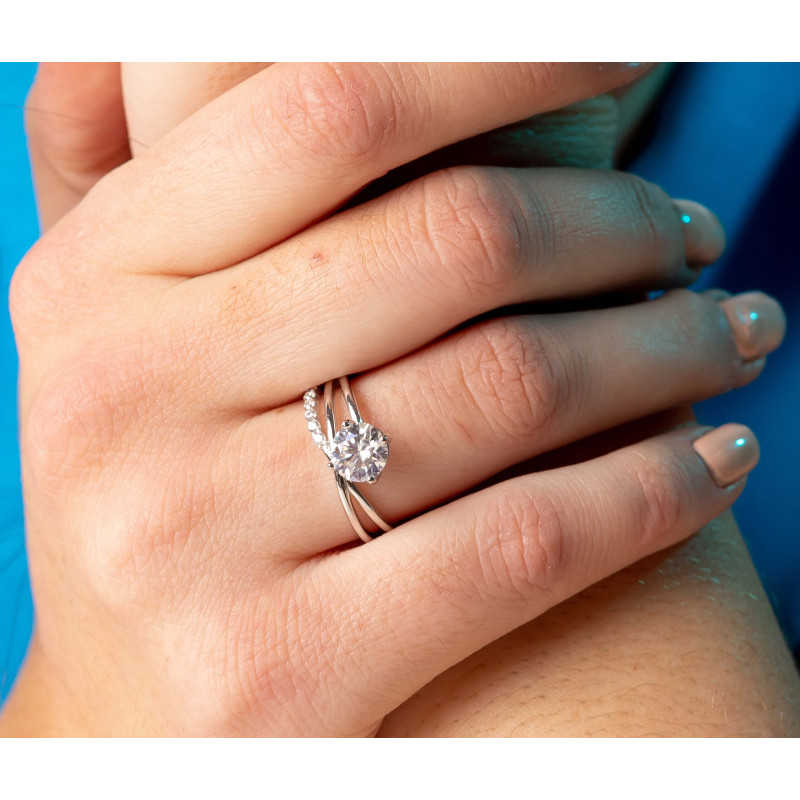 Pierścionek srebrny z moissanitami