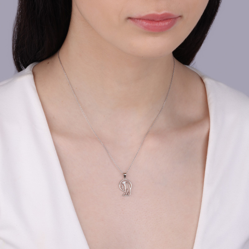 Medalik srebrny Główka Matki Boskiej z białymi cyrkoniami