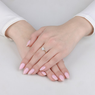 Pierścionek zaręczynowy ROYAL z diamentem 0,18 ct próba 585