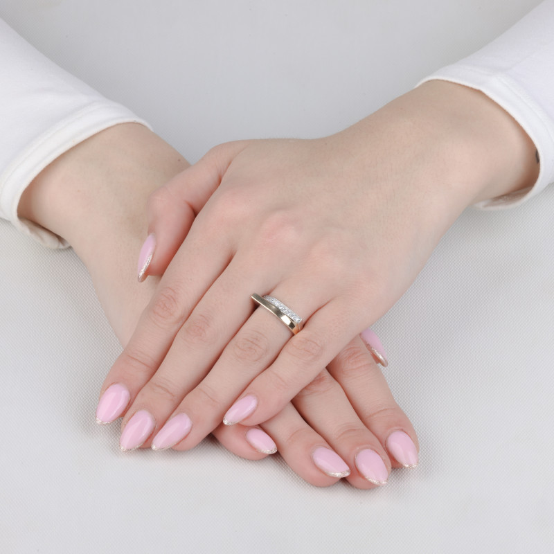 Pierścionek srebrny ze złotą blaszką i białymi cyrkoniami