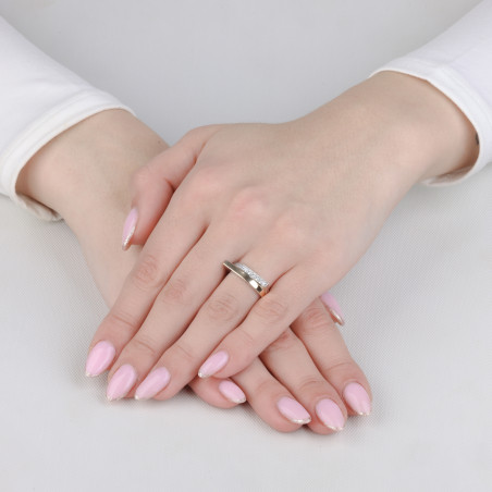 Pierścionek srebrny ze złotą blaszką i białymi cyrkoniami