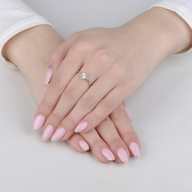 Pierścionek zaręczynowy ROYAL z diamentem 0,14 ct próba 585