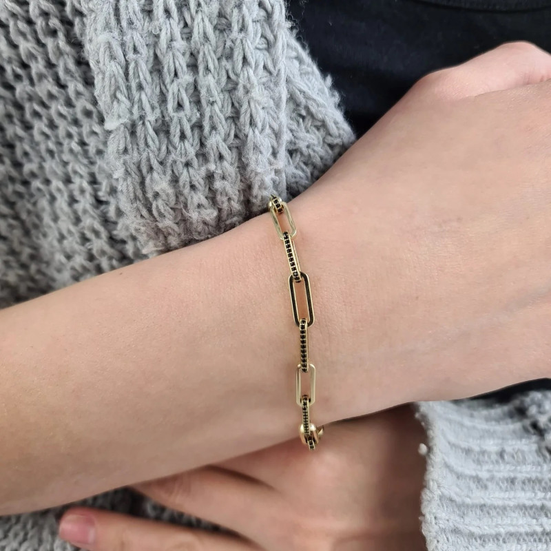 Bransoleta złota z czarnymi cyrkoniami zaprezentowana na finalistce Miss Polski 2025 Maji Kister