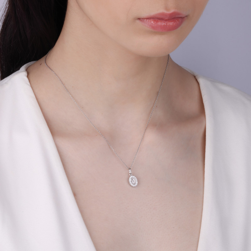 Medalik srebrny Niepokalana z białymi cyrkoniami