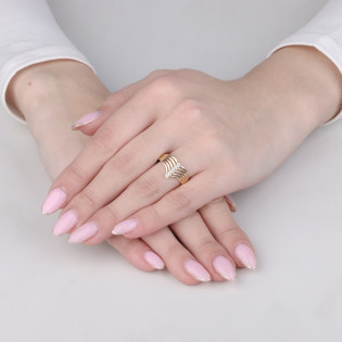 Pierścionek złoty szpic z cyrkoniami