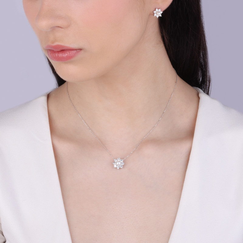 Naszyjnik srebrny kwiatek z perłą i cyrkoniami