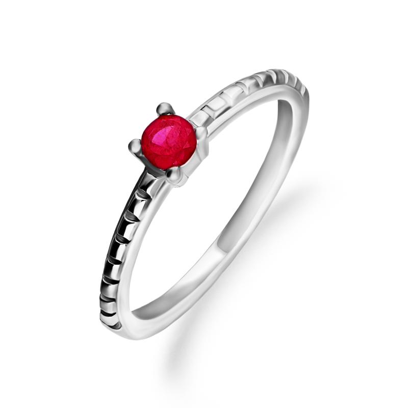 Pierścionek srebrny z rubinem w czterech łapkach