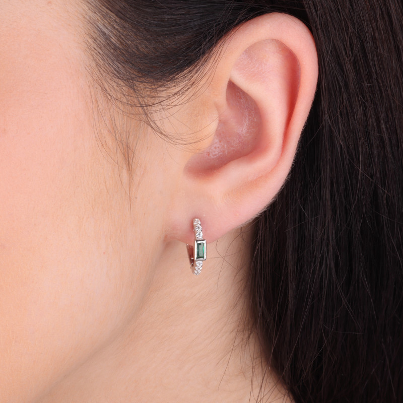 Kolczyki srebrne kółka z zieloną cyrkonią bagietą