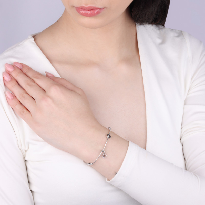 Bransoleta srebrna z koniczynkami i oponkami