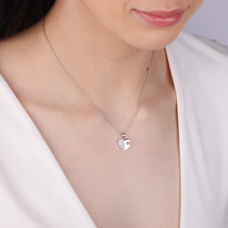 Serduszko srebrne z białymi cyrkoniami i kluczem