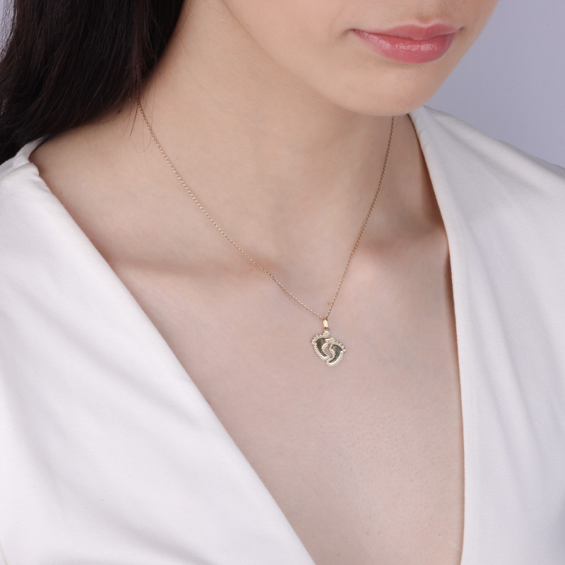 Zawieszka złota stópki grawerowane