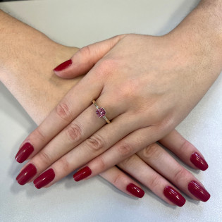 Pierścionek zaręczynowy z różowym topazem i diamentami