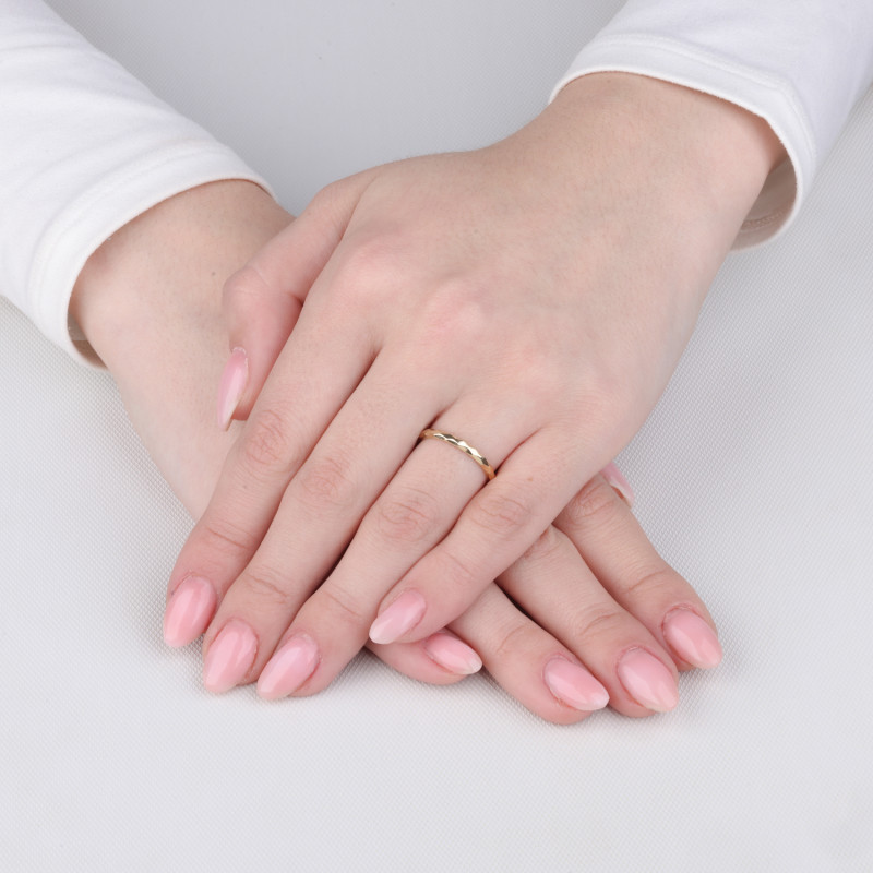 Obrączka złota taflowana