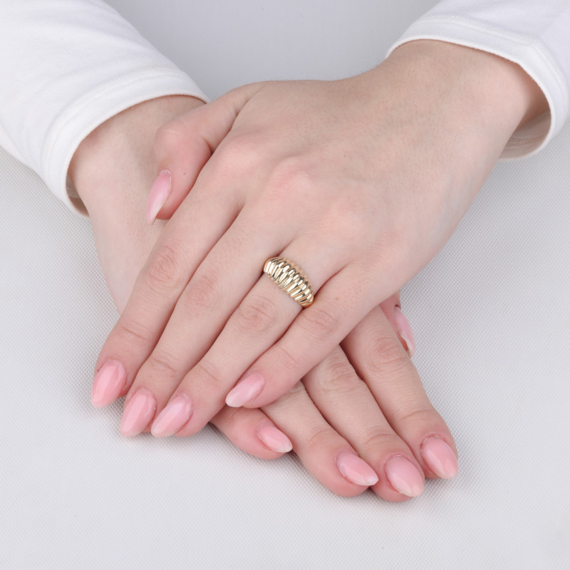 Pierścionek złoty viralowy kopułka z paskami