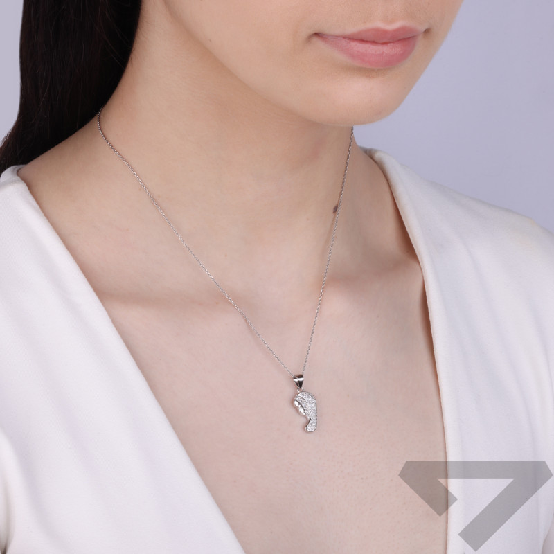 Medalik srebrny Matka Boska z cyrkoniami