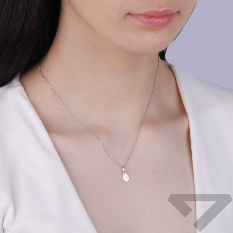 Medalik z białego złota Niepokalana w owalu