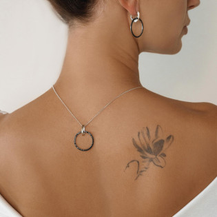 Zawieszka srebrna koło z czarnymi cyrkoniami